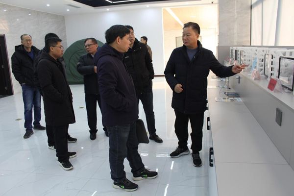 省“万人助万企”活动第八工作组莅临emc易倍体育光电调研